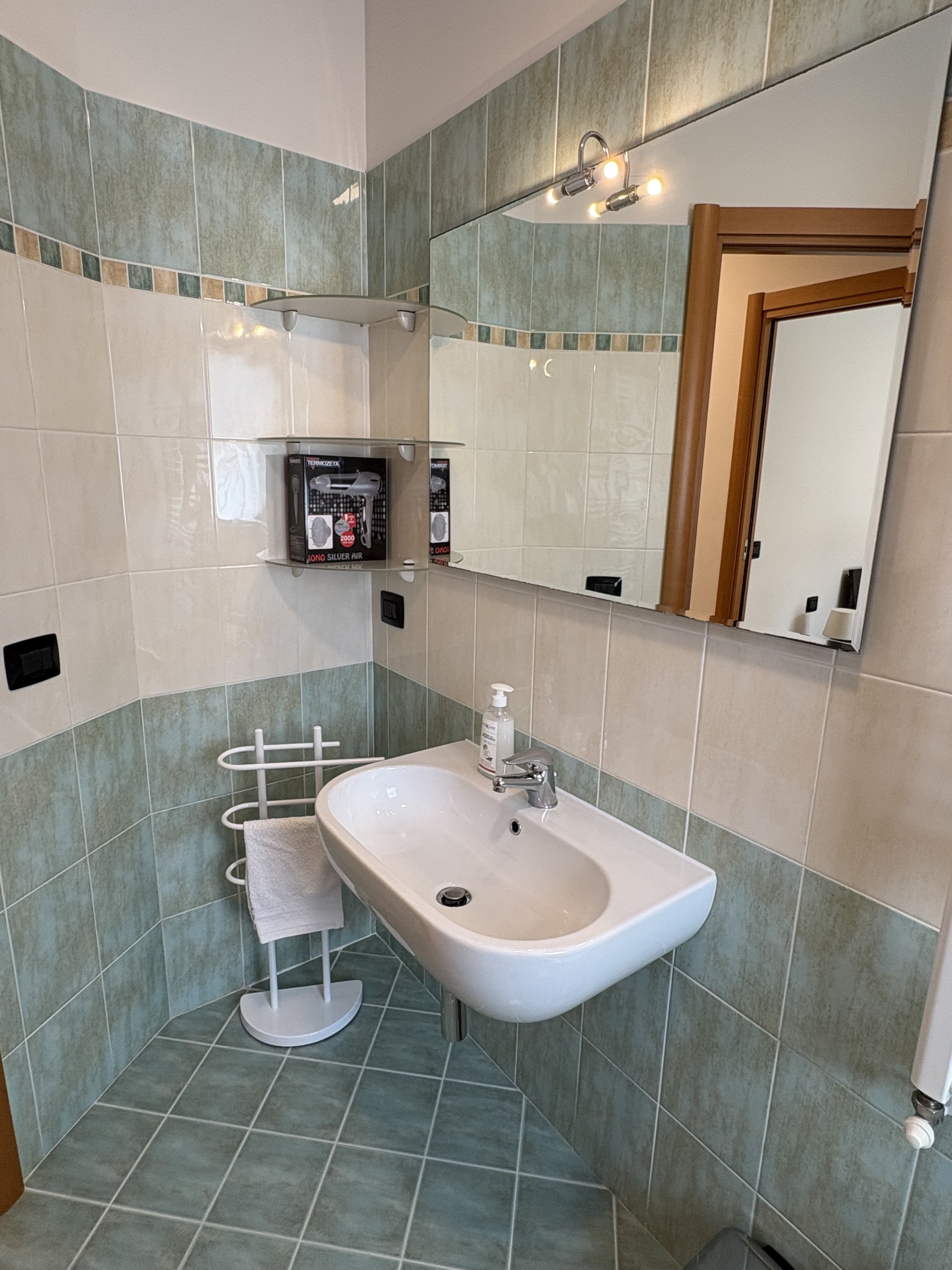 Bagno con dettaglio lavandino
