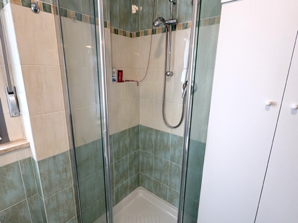 Bagno con dettaglio doccia