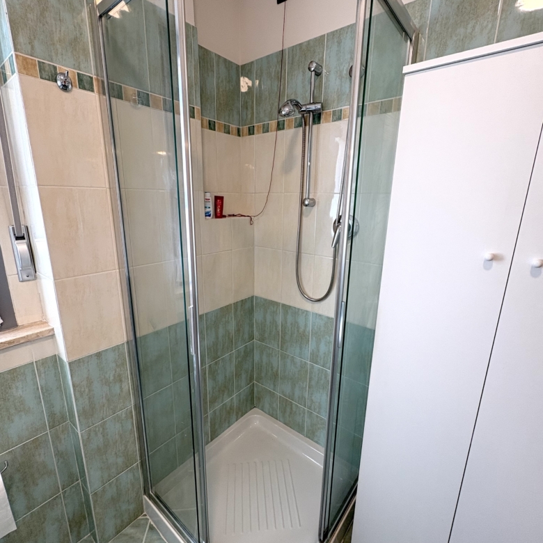 Bagno con dettaglio doccia