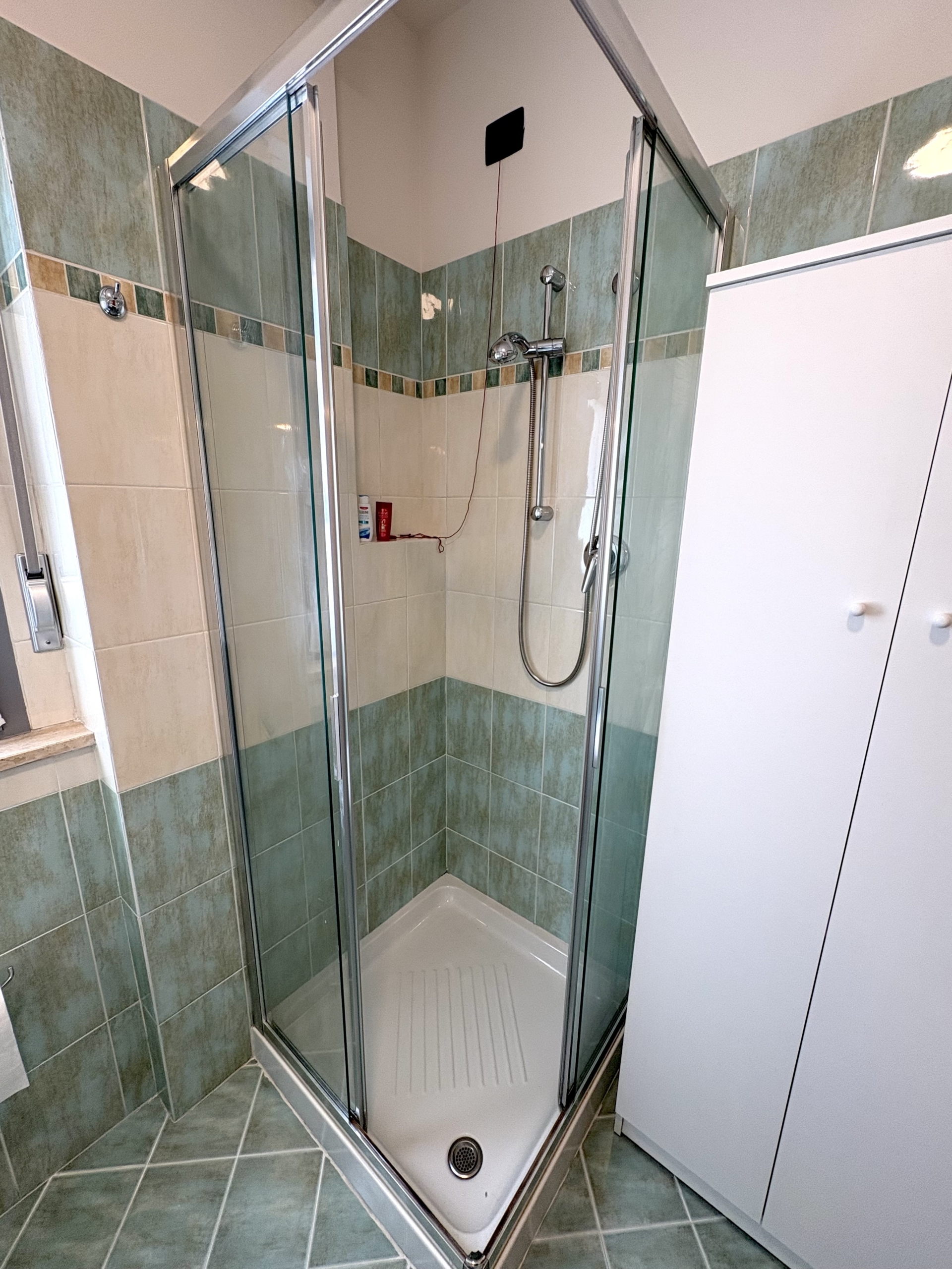 Bagno con dettaglio doccia